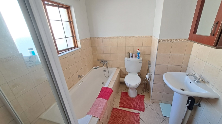 3 Bedroom Property for Sale in Hillside Free State